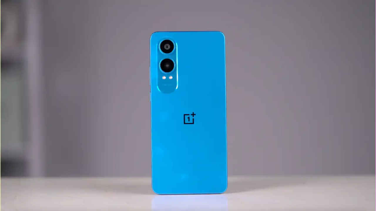 OnePlus Community Sale: फ्लॅगशिप किलरच्या प्रसिद्ध स्मार्टफोन्सवर मिळतोय बंपर Discount, पहा यादी 